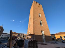 La Torre Civica danneggiata dal maltempo: iniziati lavori di messa in sicurezza