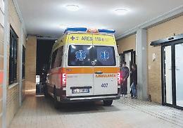 Partorisce in ambulanza, la bimba nasce morta: indagini in corso