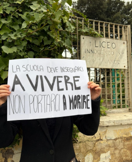 Gli studenti protestano contro l&rsquo;alternanza scuola-lavoro