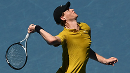 Sinner, il dominatore: Darderi sconfitto in tre set e quarti conquistati