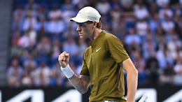 Jannik Sinner vola in semifinale: tre set a zero allo statunitense Shelton
