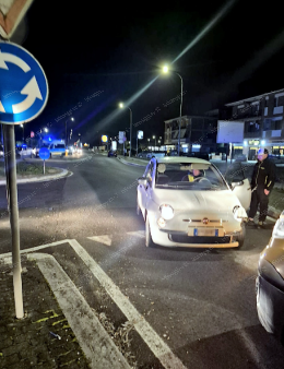 Carambola nella rotatoria contromano, alla guida un anziano in stato confusionale