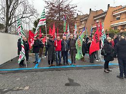 Crik Crok, presidio davanti al Tribunale: lavoratori e sindacati chiedono certezze