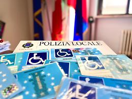 Fondi, stretta sui contrassegni disabili: ritirati 47 tesserini tra falsi, scaduti e intestati a deceduti