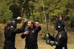 Quando le spade tornano a colpire sul serio: la scherma storica fa incetta di medaglie