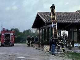 Principio d'incendio sul tetto di un ristorante, i vigili del fuoco evitano il peggio

