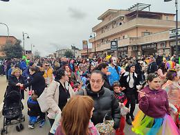 Tor San Lorenzo come Rio, la sfilata dei carri di Carnevale &egrave; un grande successo