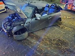 Tragico incidente sulla Pontina: auto finisce fuori strada, un morto e un ferito grave