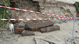 L&rsquo;erosione avanza, l&rsquo;assessore: servono decisioni, non teorie. Persi 40 mila metri cubi di sabbia l&rsquo;anno
