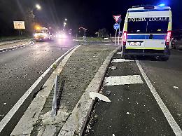 Incidente in rotatoria contromano, guidava sotto l'effetto dell'alcol