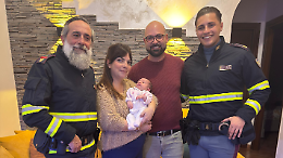 Deve partorire ma rimane bloccata nel traffico: scortata dalla Polizia