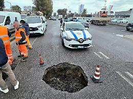 Voragine sotto l'asfalto, disagi in via Piave
