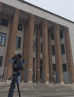 Corruzione a Cisterna, indagati anche due funzionari comunali