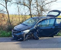 Scontro tra auto, tre feriti gravi tra Ardea e Aprilia
