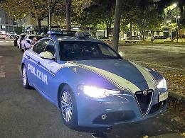 Due ragazzi incappucciati lo seguono, rapinato sull'uscio di casa