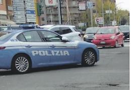 Sfilano i pantaloncini al manichino, condannati per rapina