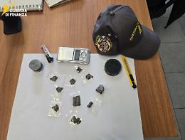 Hashish pronto per lo spaccio in piazza a Formia: denunciato un uomo