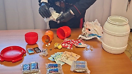 I Carabinieri scoprono droga in casa ad un 76enne