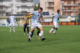 Il Latina, in dieci, porta via da Giugliano un ottimo punto