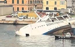 Ventotene, affonda nel porto di Napoli  la motonave Falerno: mistero sulle cause