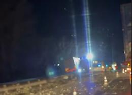 Tragico incidente sulla Pontina: camion sfonda il guardrail e centra un'auto