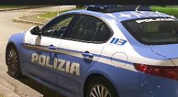Pattuglia della polizia speronata dai ladri in fuga durante l'inseguimento