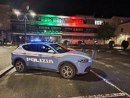 Aprilia, inseguimento e controllo: trovato con uno sfollagente, denunciato