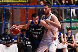 Latina da dieci a lode, batte Livorno ed &egrave; virtualmente al comando