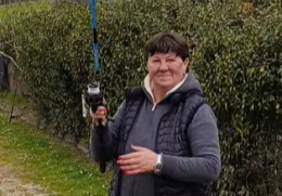 Scivola e cade nel laghetto, muore mentre pesca 