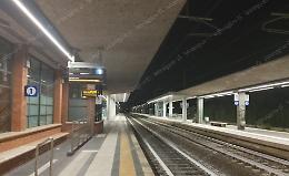 Donna scippata alla stazione ferroviaria, tre stranieri un fuga