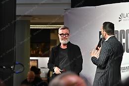 Marco Masini conquista Latina Fiori: folla e applausi per il firmacopie