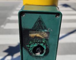 Aprilia, semafori nel caos: guasti, ritardi e accessibilit&agrave; negata