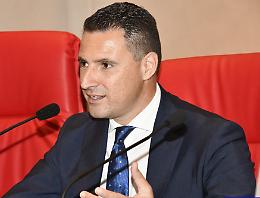 Gaeta, emergenza epatite A: stop ai frutti di mare crudi nei locali