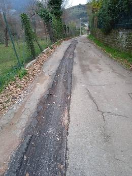Strade colabrodo dopo gli scavi per installare la fibra, il sindaco di Sezze diffida le societ&agrave;