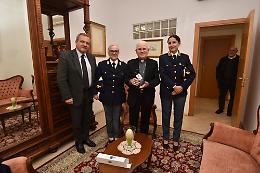 Latina, dalla memoria di Capaci alla Pasqua: il Questore consegna l&rsquo;olio al Vescovo