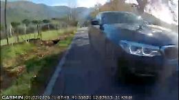 Investe un ciclista per vendetta, ma la bici ha una telecamera e registra tutto 