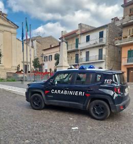 Norma, entra in un negozio e porta via i soldi dalla cassa: denunciato 29enne