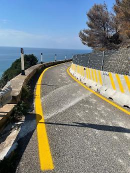 Itri&ndash;Sperlonga, riapre la provinciale 105: senso alternato e limiti dopo l&rsquo;incendio