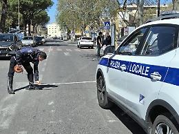 Trentenne investito in centro, soccorso in codice rosso