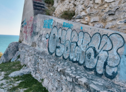 Scauri, imbrattata la Torre Quadrata