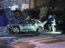 Due suv a fuoco nella notte nel quartiere Q5, indaga la Polizia