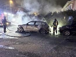 Latina, spunta un'intimidazione prima dell'incendio del suv