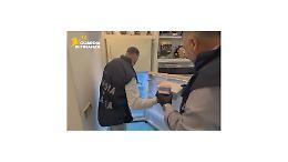 Nascondevano 30 kg di stupefacenti in casa: tre arresti