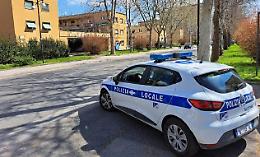 Ruba nell'auto e usa le carte per gli acquisti, denunciato dopo una caccia all'uomo
