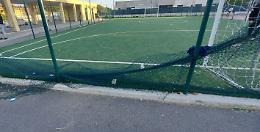 Cisterna, i vandali danneggiano il parco dedicato a Moses