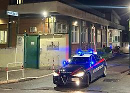 Lariano, minaccia con un coltello e rapina 600 euro: arrestato 37enne