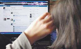 Non gli rinnovano il contratto, stalkerizza la direttrice