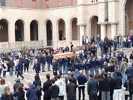 Sciacalli in casa del poliziotto Tommaso Alessi durante i suoi funerali