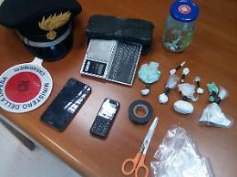 Spacciava cocaina in casa: 35enne arrestato dai carabinieri