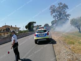 Incendio sulla Pontina, fumo invade le carreggiate e rallenta il traffico